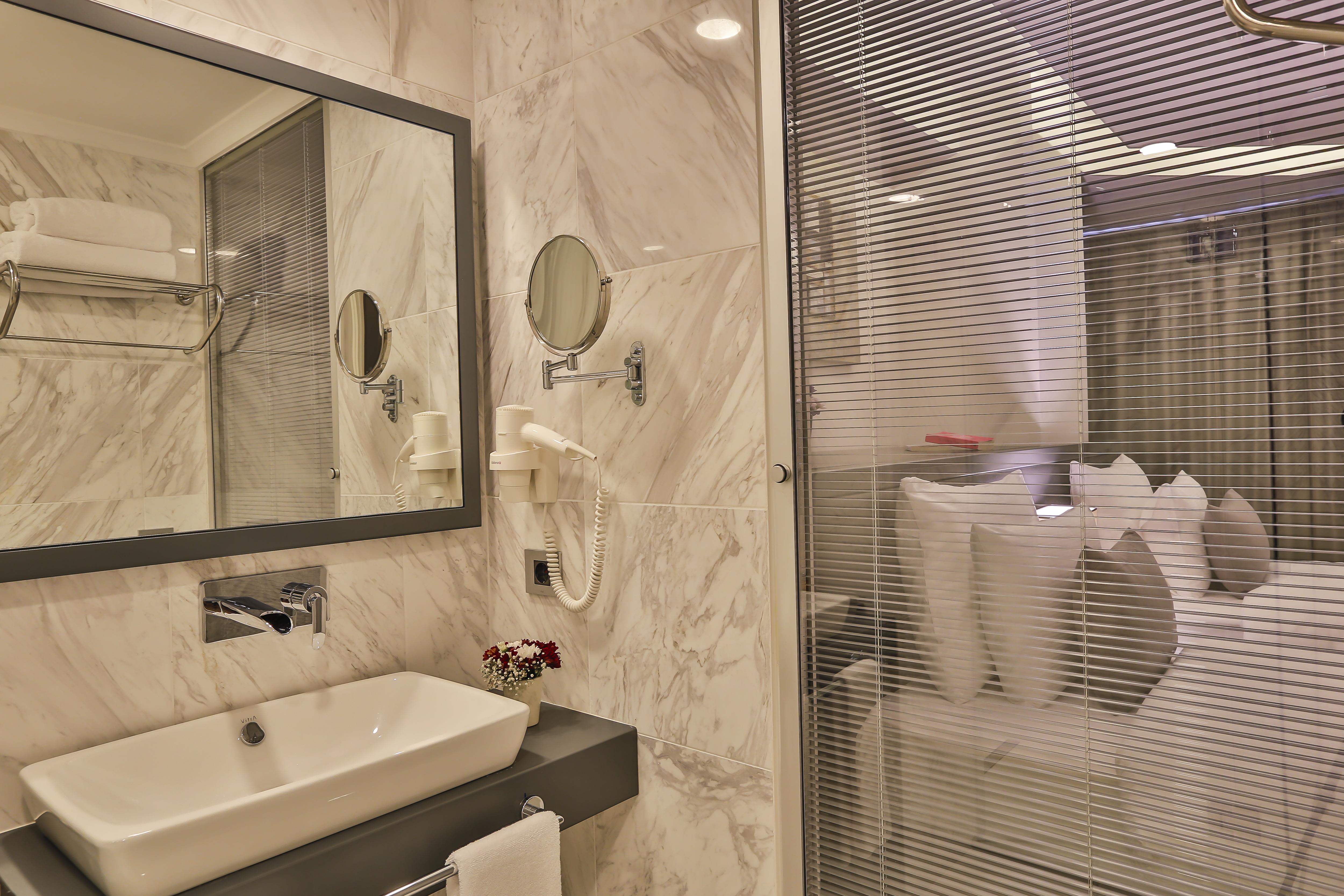 Business Life Hotel Истанбул Екстериор снимка