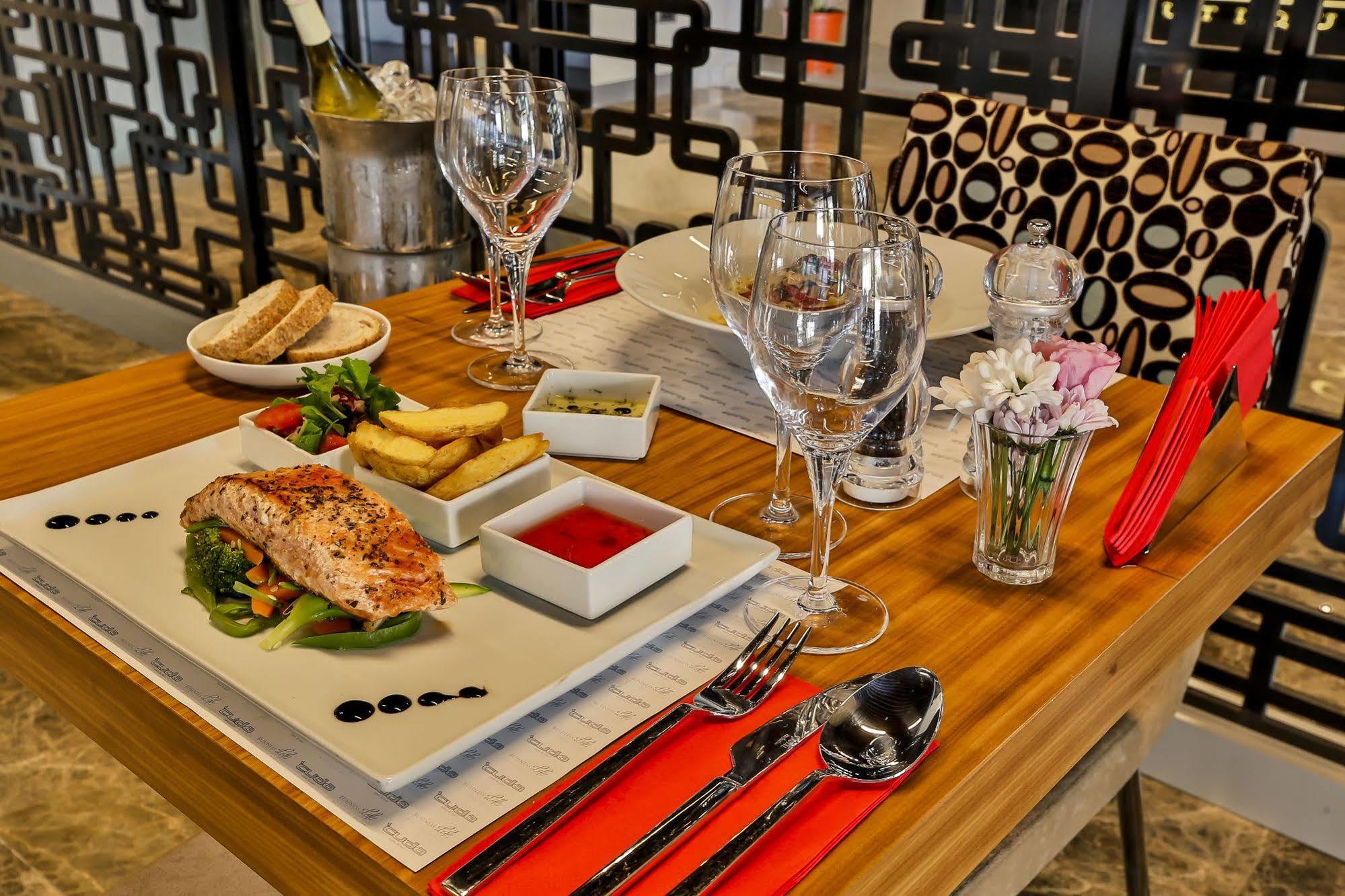 Business Life Hotel Истанбул Екстериор снимка